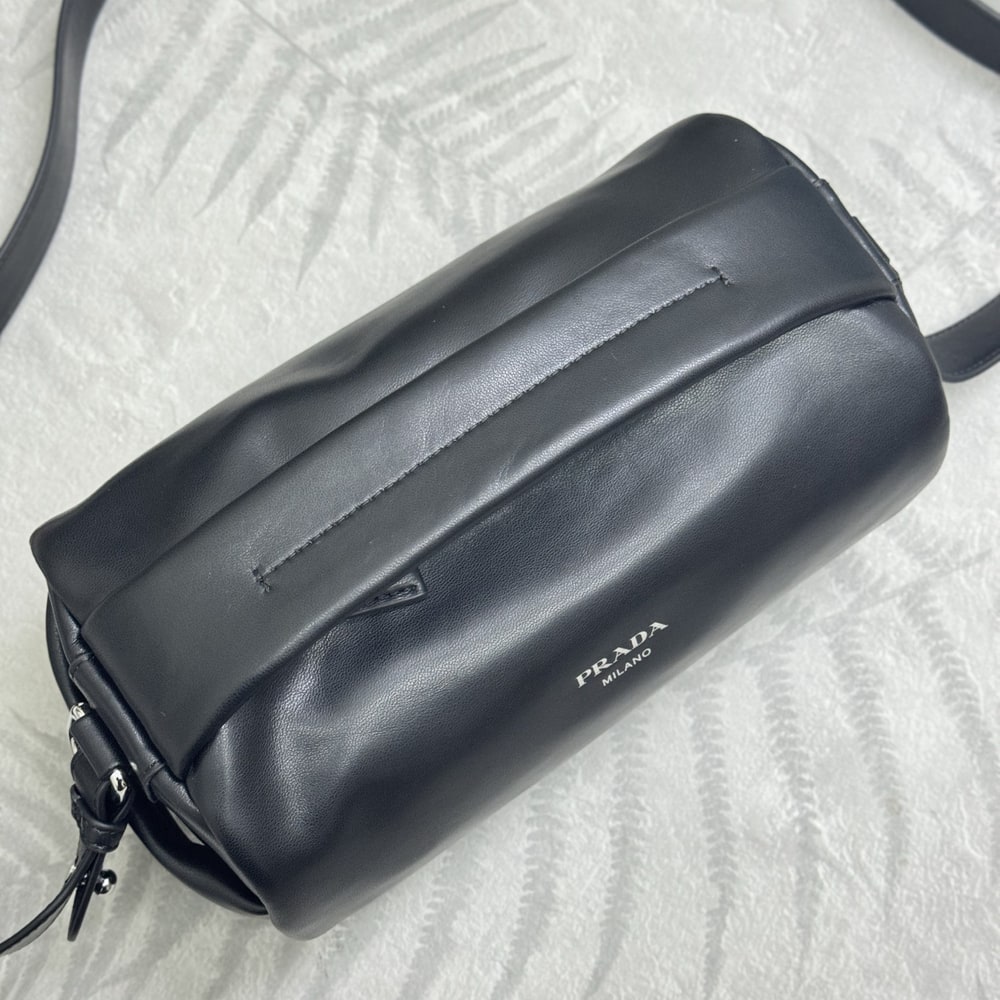Pra*a Leather shoulder bag(HIGH-END GRADE)