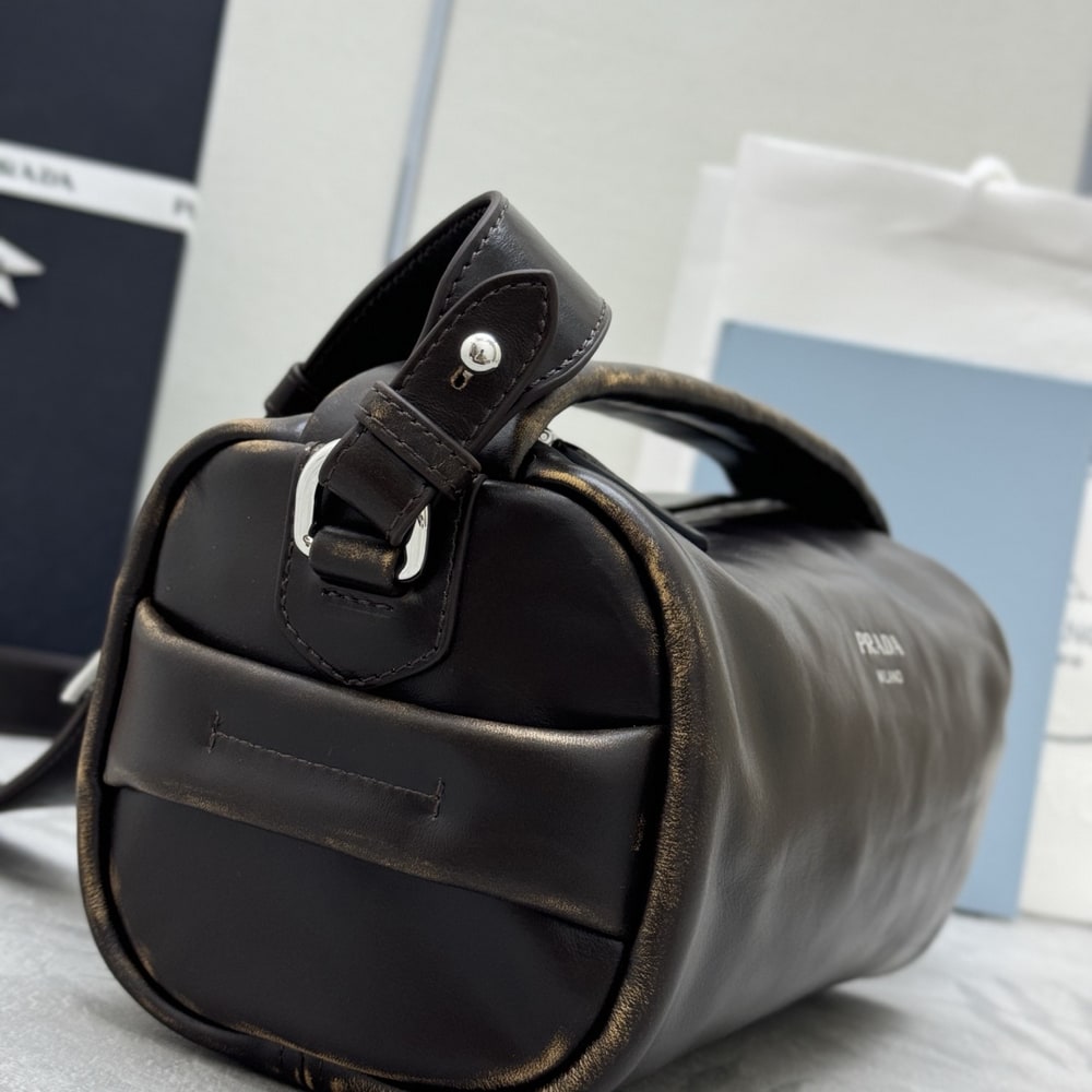 Pra*a Leather shoulder bag(HIGH-END GRADE)