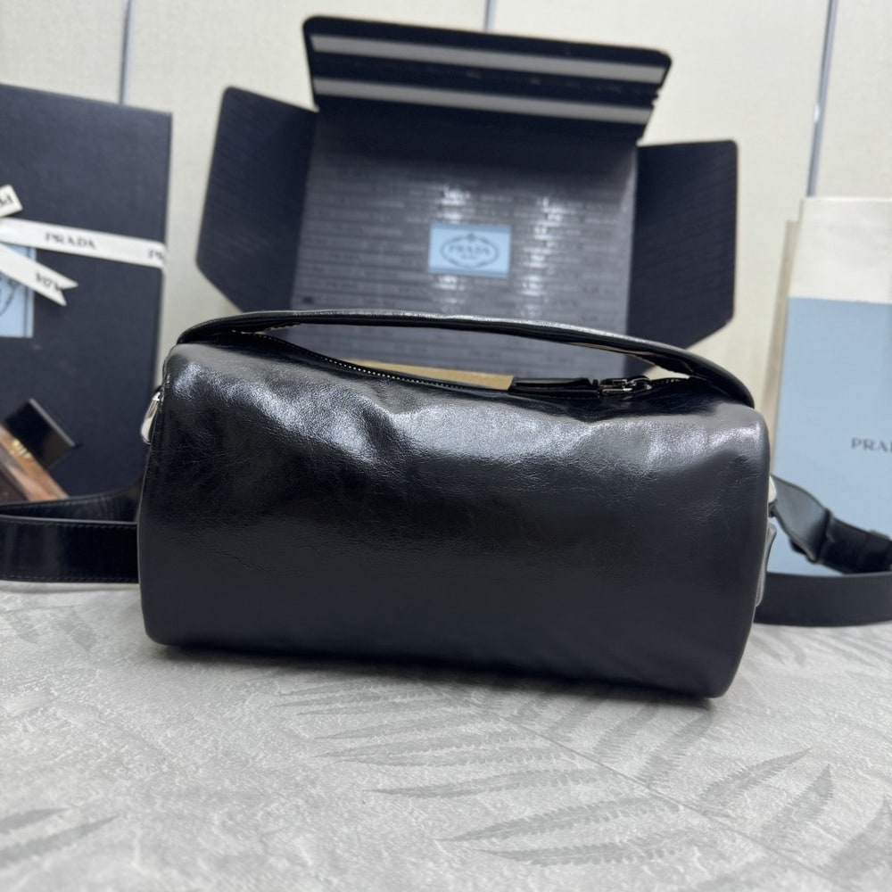 Pra*a Leather shoulder bag(HIGH-END GRADE)
