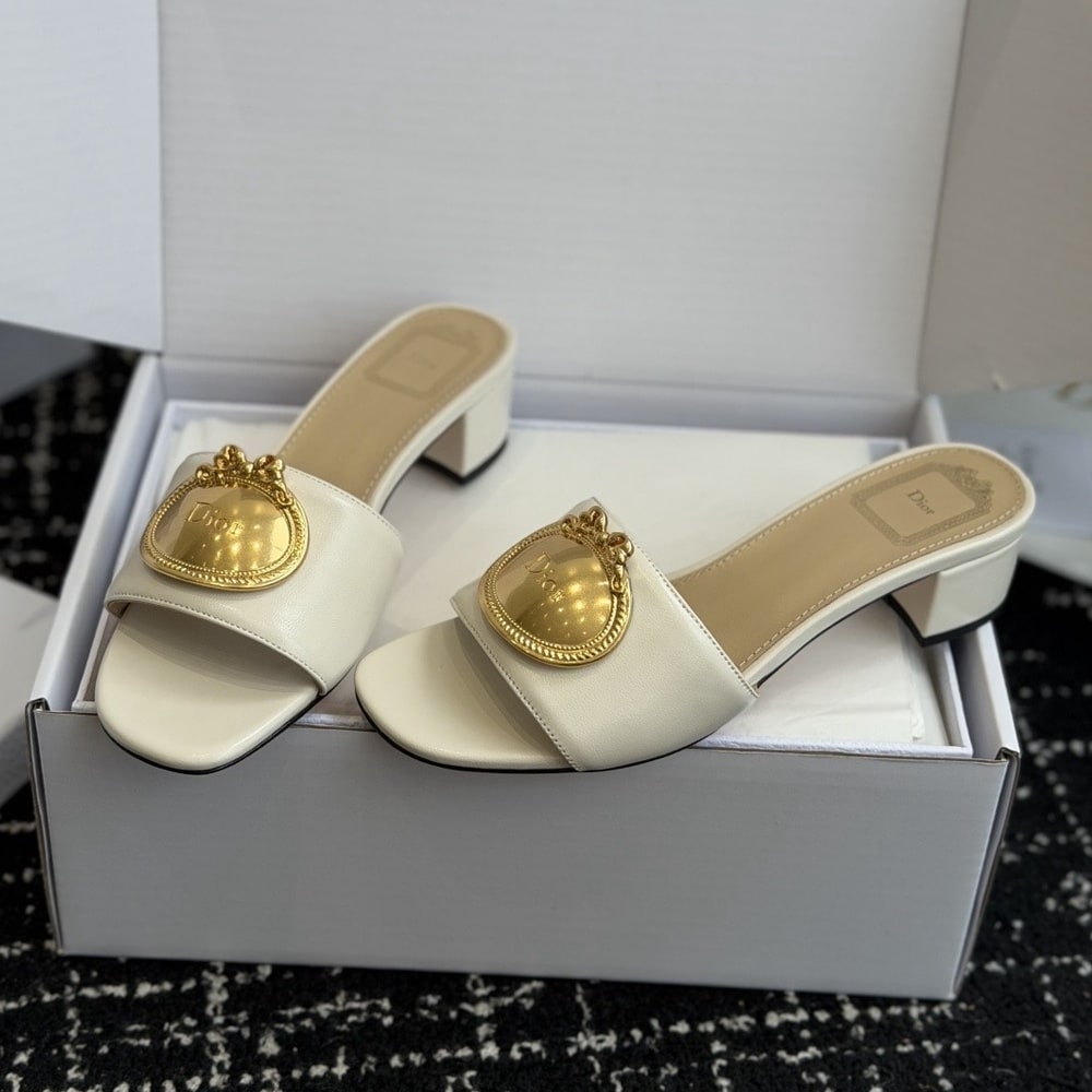 D10r Medaillon Buckle Heeled Slide (EU SIZE 35-42)