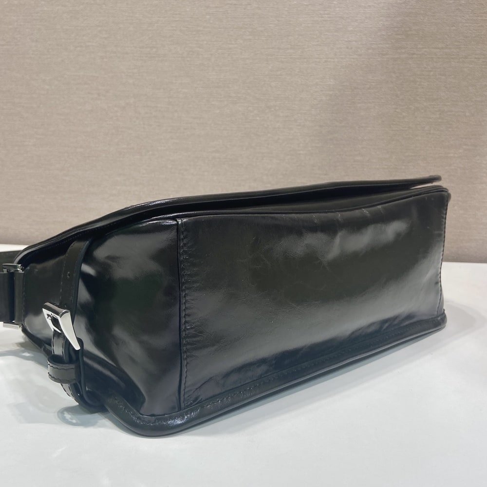 Pra*a Antiqued leather shoulder bag(HIGH-END GRADE)