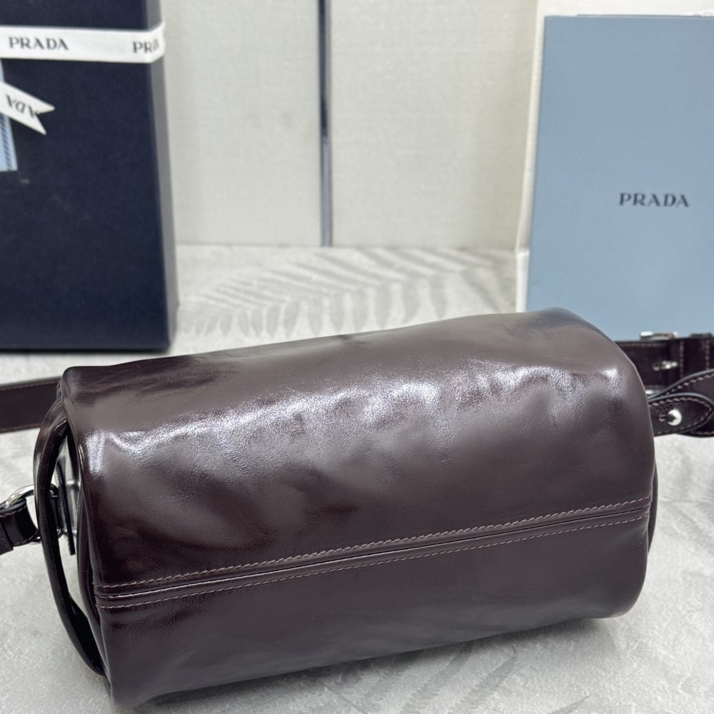 Pra*a Leather shoulder bag(HIGH-END GRADE)