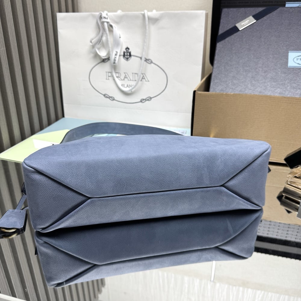 Pra*a Aimée large nubuck leather shoulder bag(TAX-FREE GRADE)