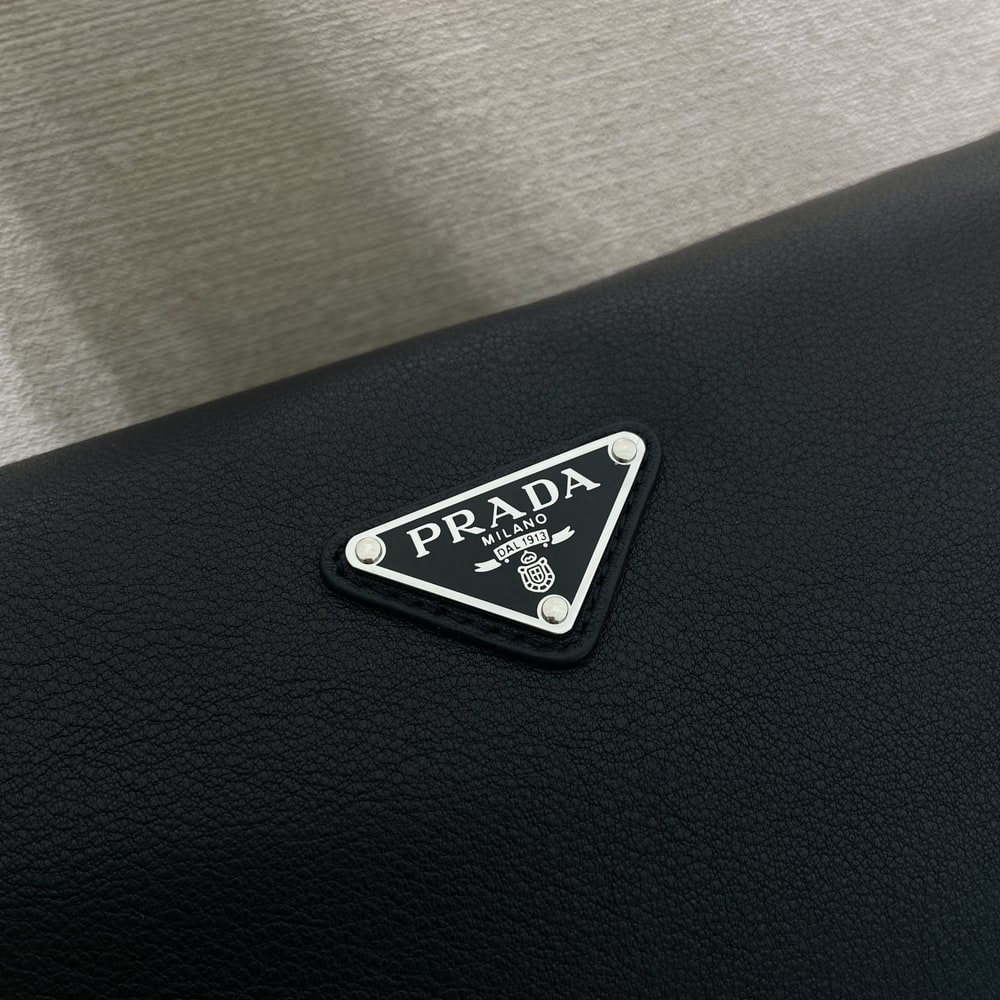 Pra*a Explore leather bag(HIGH-END GRADE)