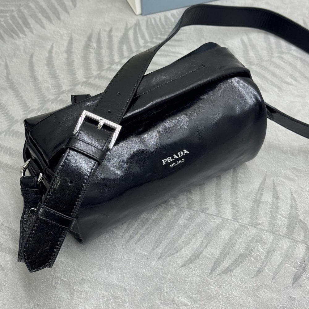 Pra*a Leather shoulder bag(HIGH-END GRADE)