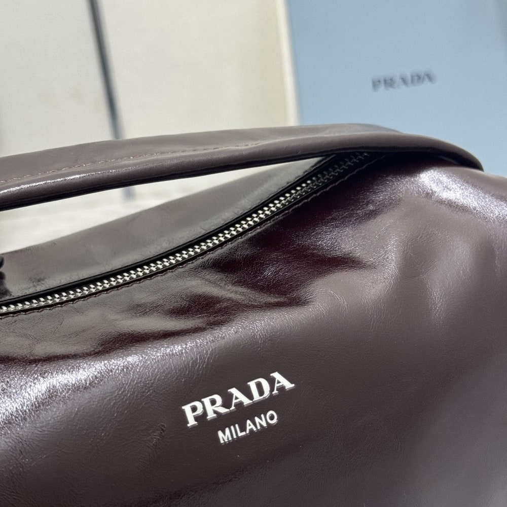 Pra*a Leather shoulder bag(HIGH-END GRADE)