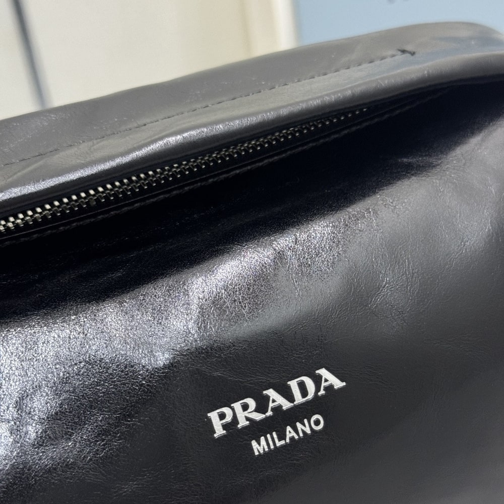 Pra*a Leather shoulder bag(HIGH-END GRADE)