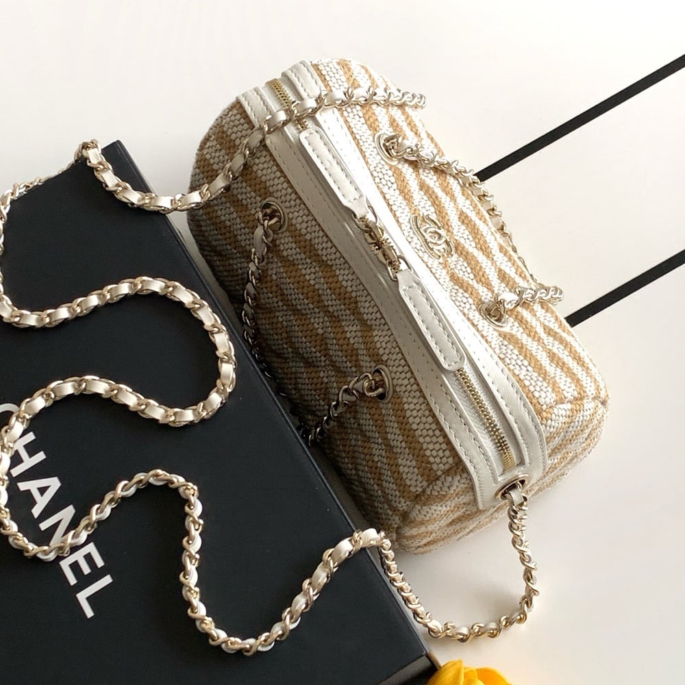 Ch**el Clutch with Chain(HIGH-END GRADE)