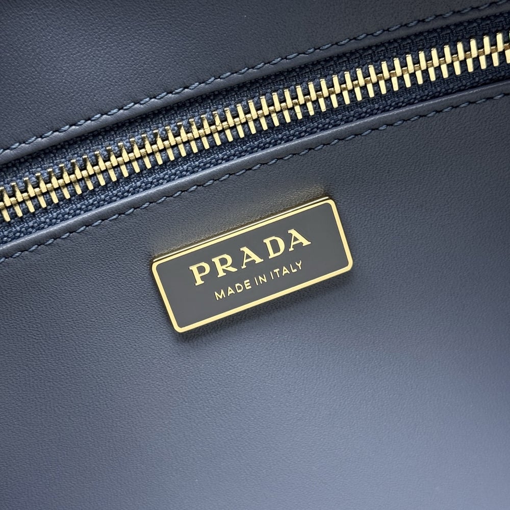 Pra*a Aimée large nubuck leather shoulder bag(TAX-FREE GRADE)