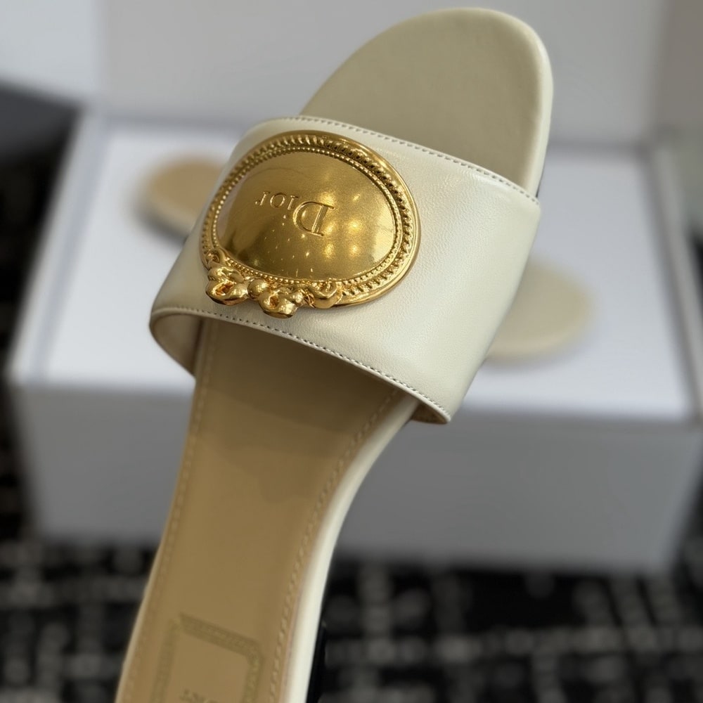 D10r Medaillon Buckle Slide (EU SIZE 35-42)