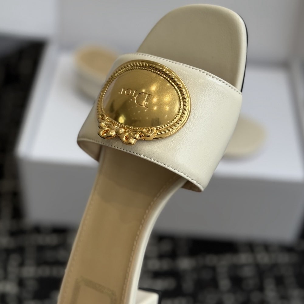 D10r Medaillon Buckle Heeled Slide (EU SIZE 35-42)