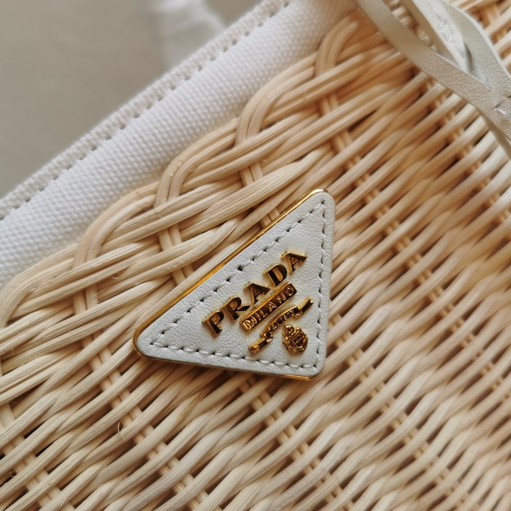 Pra*a wicker and canvas tote bag(HIGH-END GRADE)
