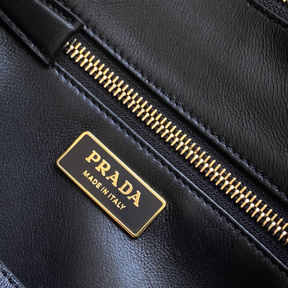 Pra*a Aimee large leather shoulder bag(HIGH-END GRADE)
