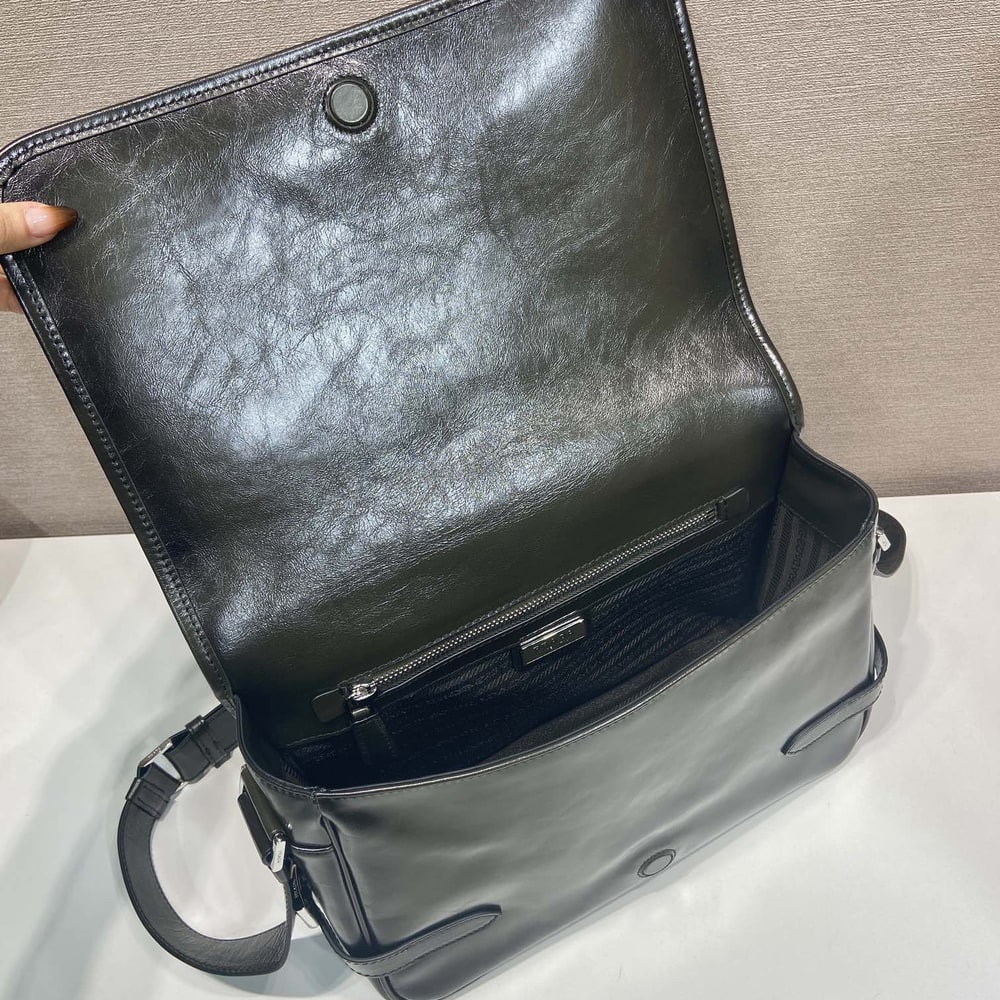Pra*a Antiqued leather shoulder bag(HIGH-END GRADE)