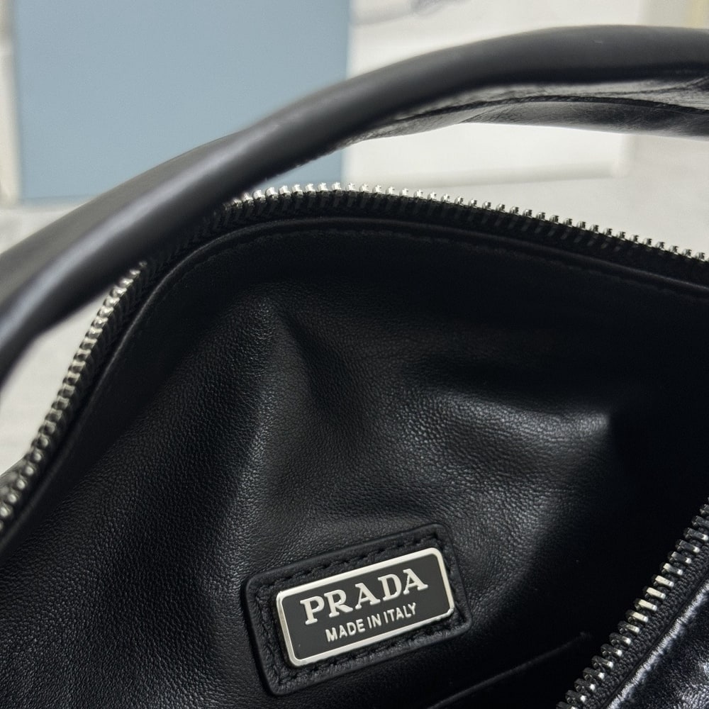 Pra*a Leather shoulder bag(HIGH-END GRADE)